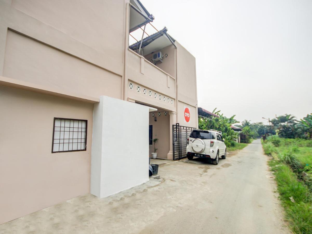 OYO 3389 Sonya Homestay Syariah Tebing Tinggi Bagian luar foto